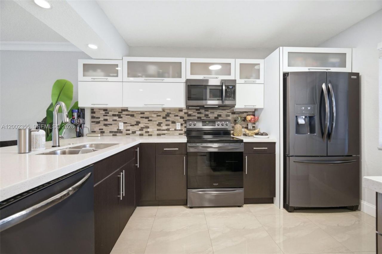 390 Lakeview Dr, Unit 102, Weston, FL 33326 Photo