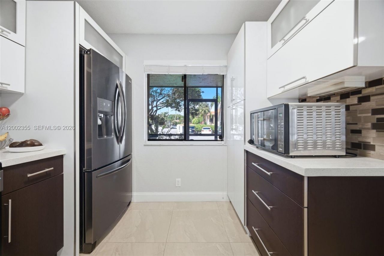 390 Lakeview Dr, Unit 102, Weston, FL 33326 Photo