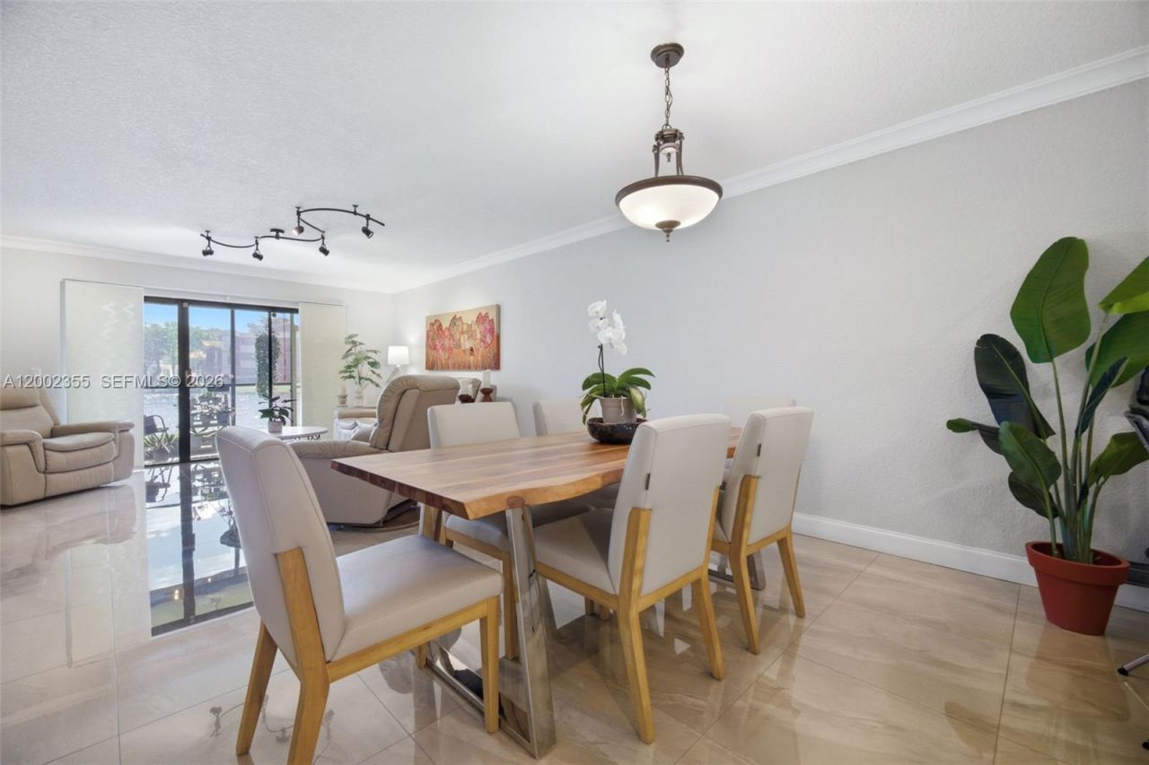 390 Lakeview Dr, Unit 102, Weston, FL 33326 Photo