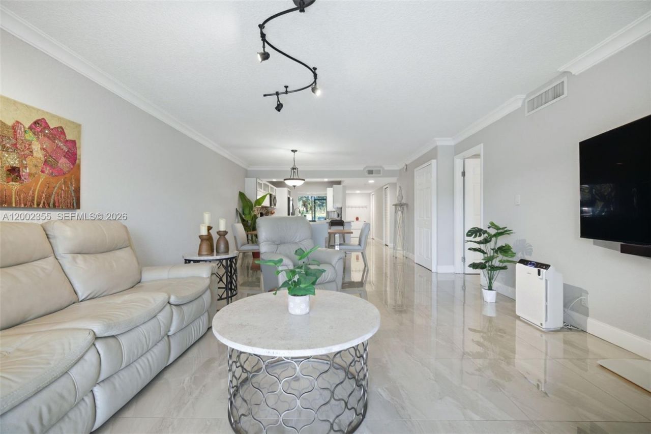 390 Lakeview Dr, Unit 102, Weston, FL 33326 Photo