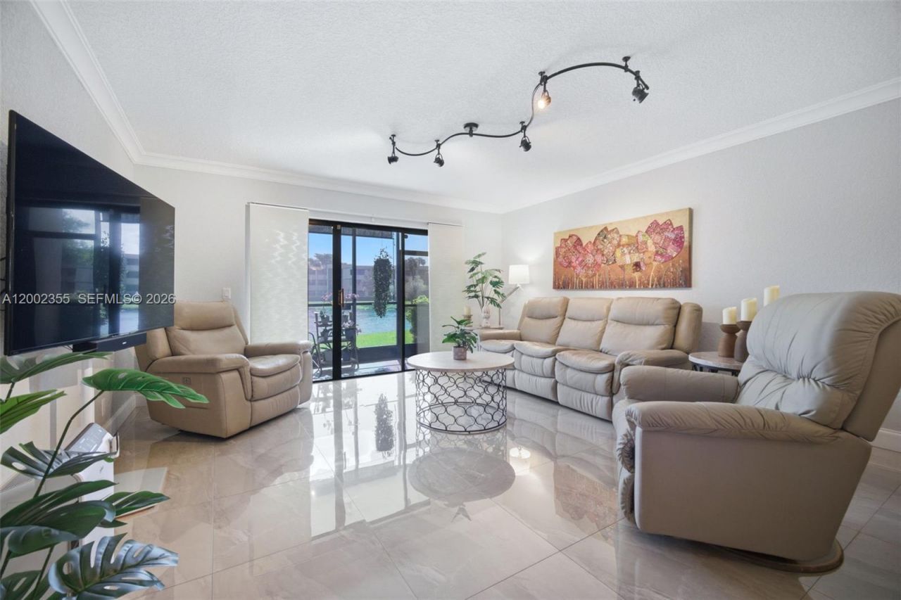 390 Lakeview Dr, Unit 102, Weston, FL 33326 Photo