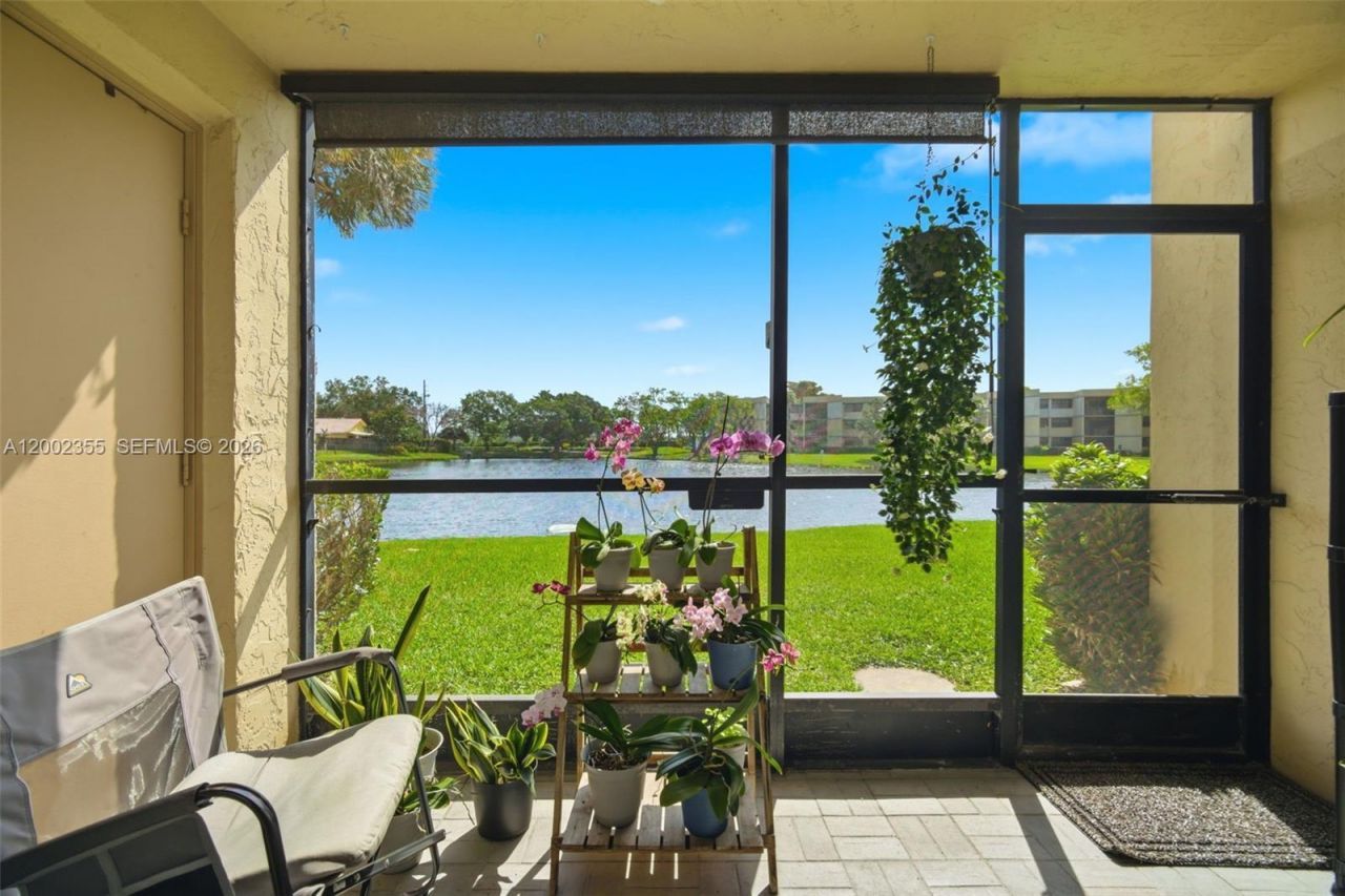 390 Lakeview Dr, Unit 102, Weston, FL 33326 Photo