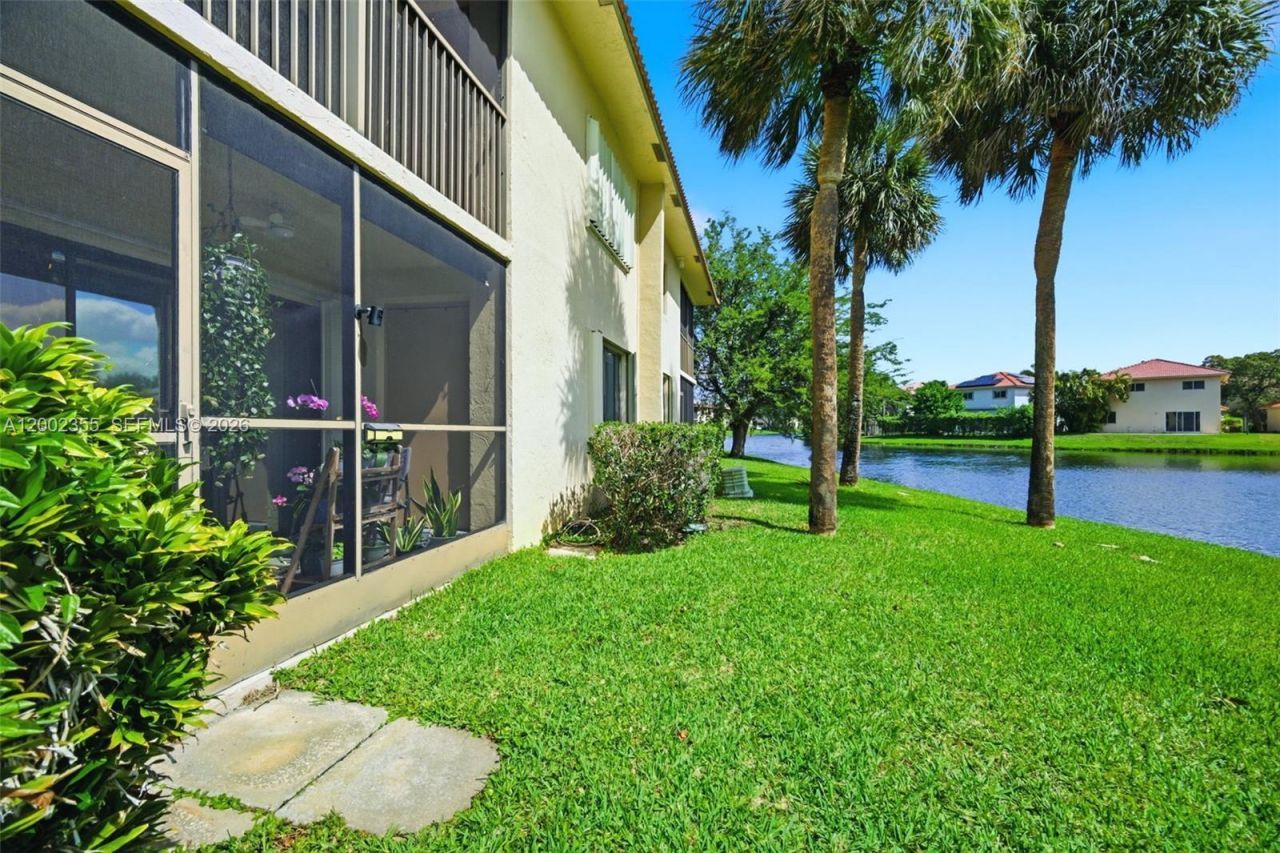 390 Lakeview Dr, Unit 102, Weston, FL 33326 Photo