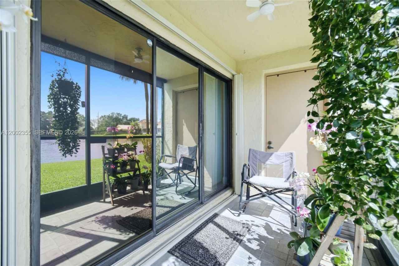390 Lakeview Dr, Unit 102, Weston, FL 33326 Photo