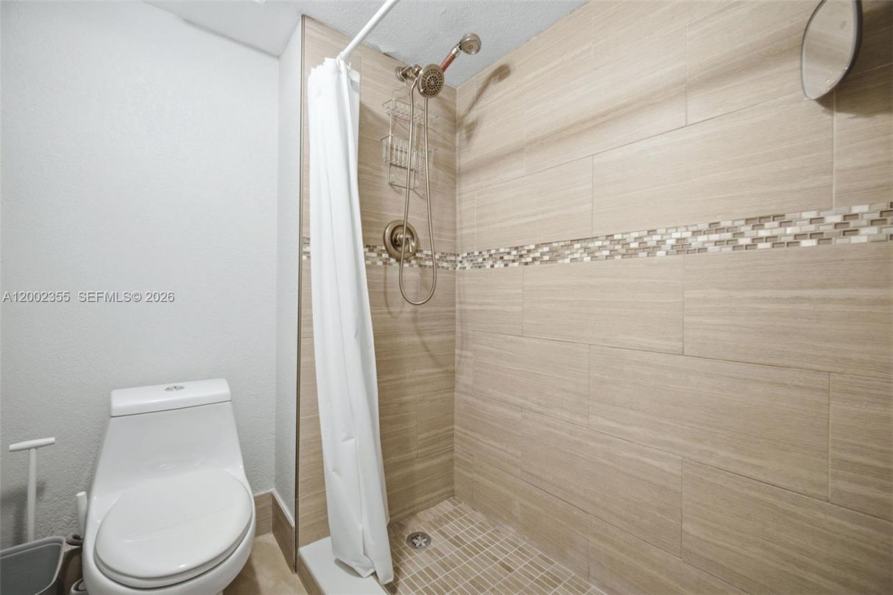 390 Lakeview Dr, Unit 102, Weston, FL 33326 Photo