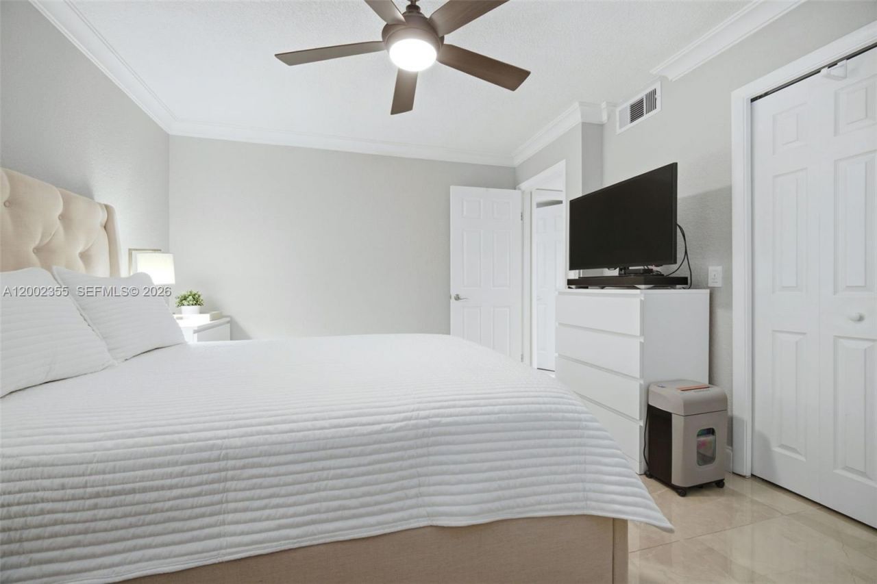 390 Lakeview Dr, Unit 102, Weston, FL 33326 Photo