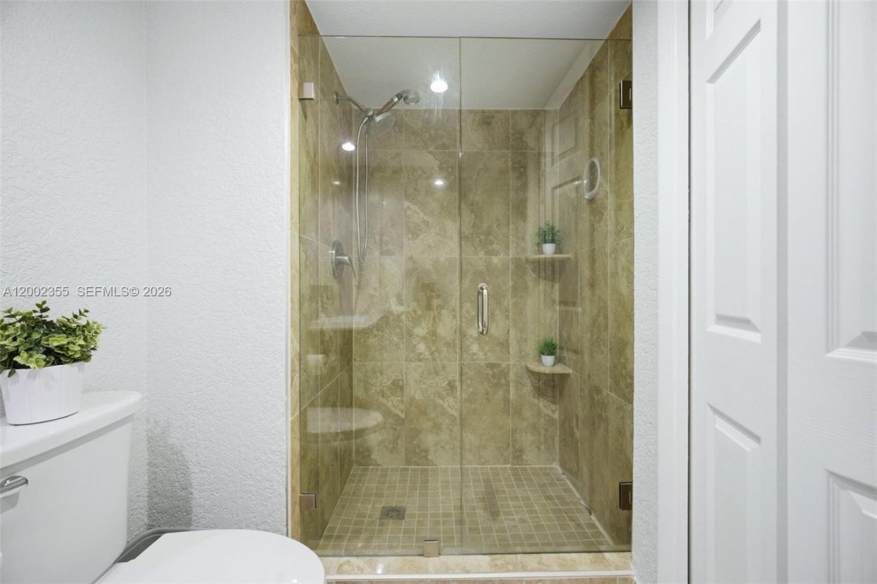 390 Lakeview Dr, Unit 102, Weston, FL 33326 Photo