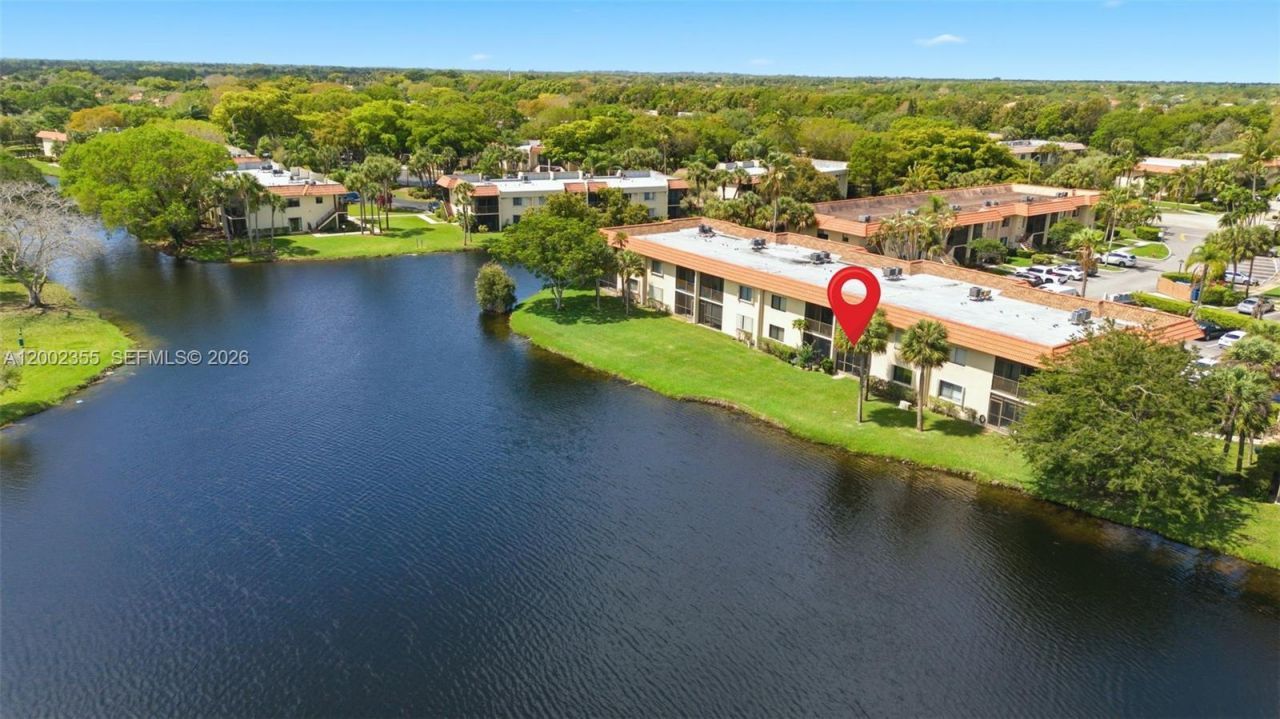 390 Lakeview Dr, Unit 102, Weston, FL 33326 Photo