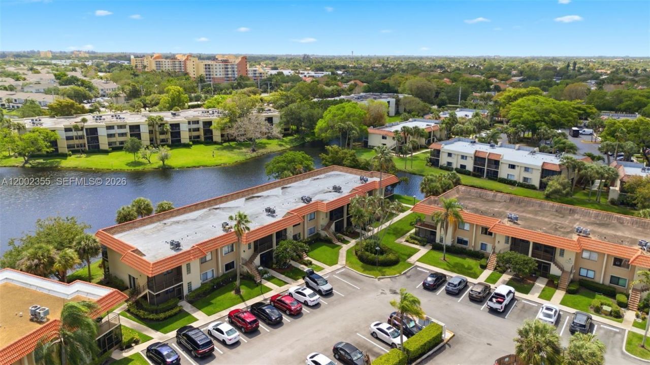 390 Lakeview Dr, Unit 102, Weston, FL 33326 Photo