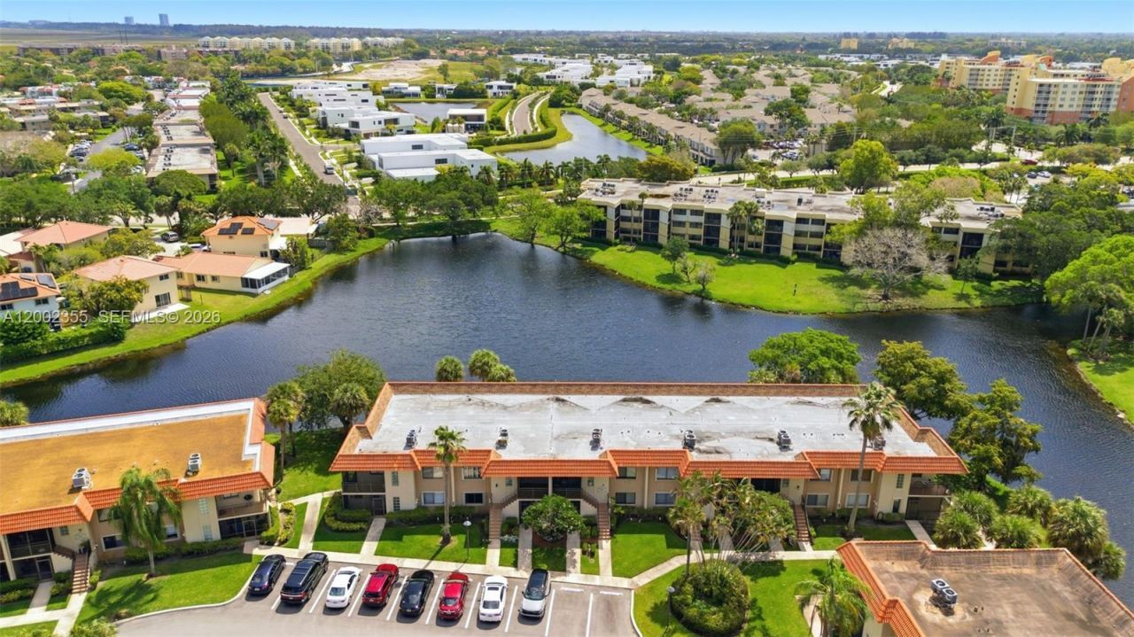 390 Lakeview Dr, Unit 102, Weston, FL 33326 Photo