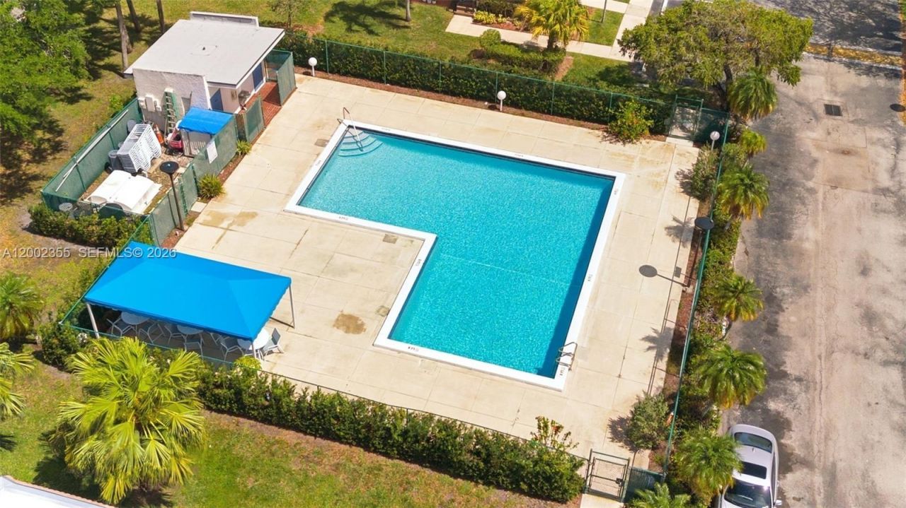 390 Lakeview Dr, Unit 102, Weston, FL 33326 Photo