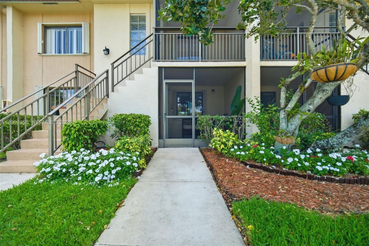 390 Lakeview Dr, Unit 102, Weston, FL 33326 Photo