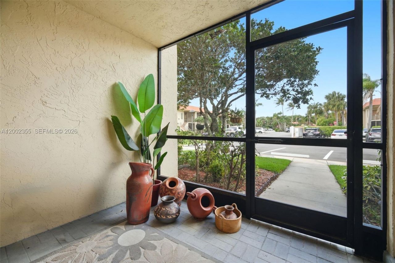 390 Lakeview Dr, Unit 102, Weston, FL 33326 Photo