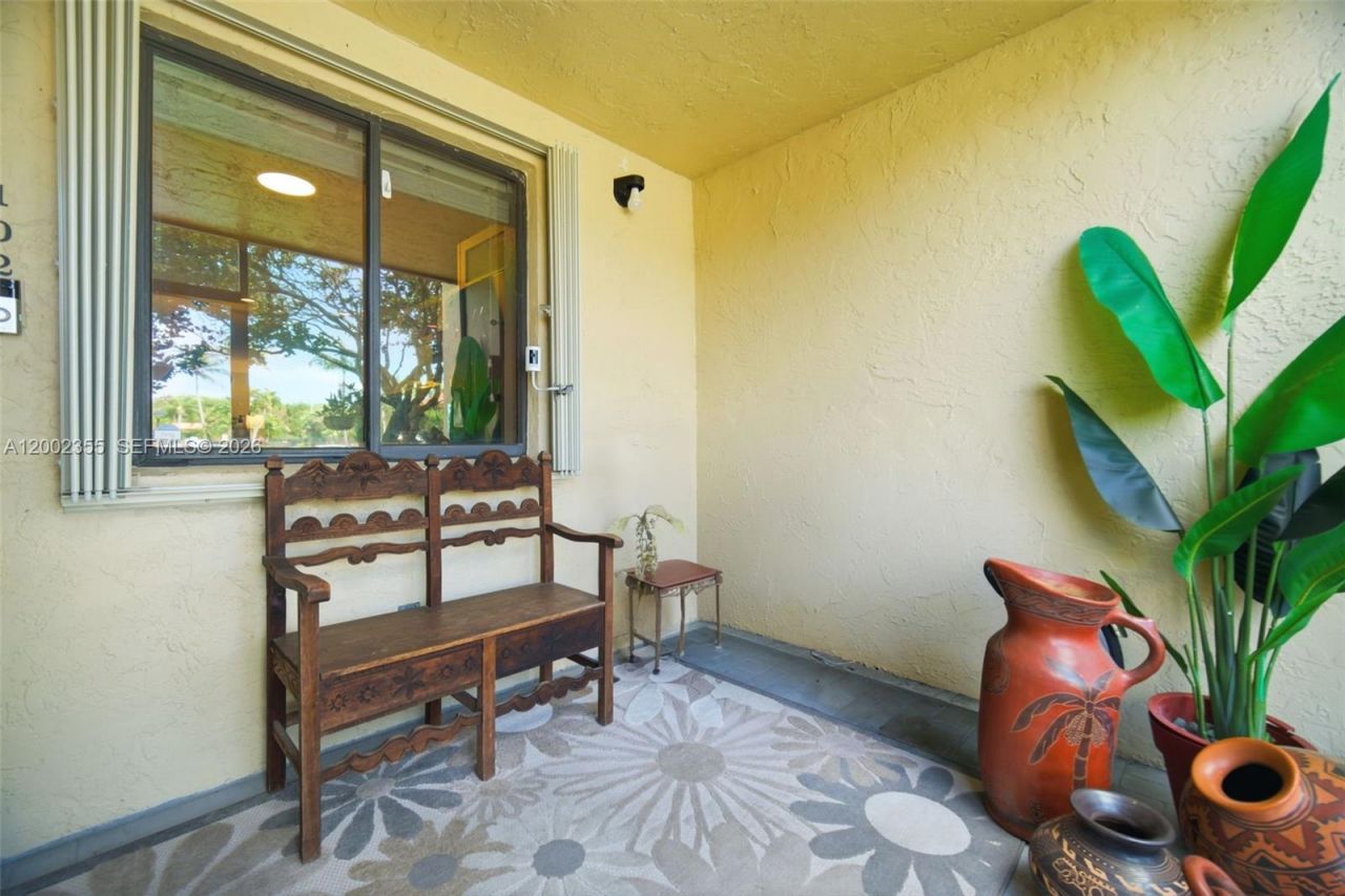 390 Lakeview Dr, Unit 102, Weston, FL 33326 Photo