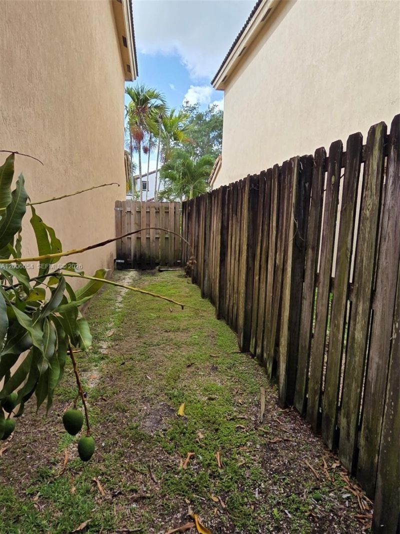1889 SE 14th St , Homestead, FL 33035 Photo