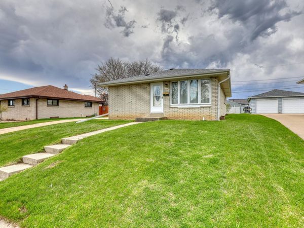 6163 S Kirkwood Ave, Cudahy, WI 53110