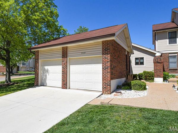 5539 Duchesne Parque Drive , St Louis, MO 63128