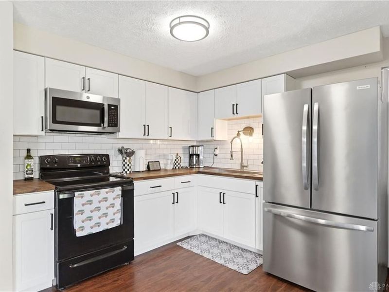 444 Scarborough Court, New Lebanon, OH 45345 Photo 10