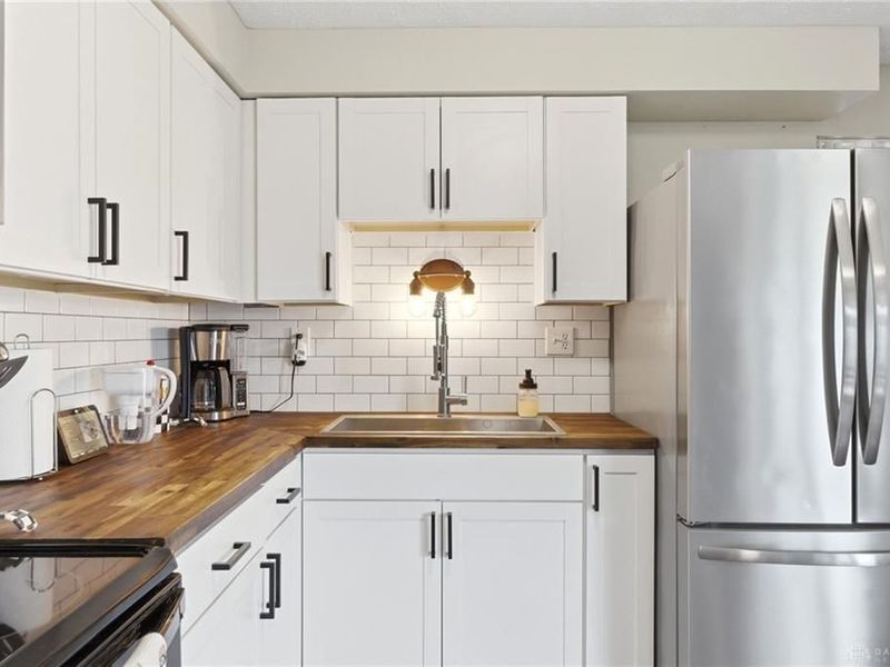 444 Scarborough Court, New Lebanon, OH 45345 Photo 11