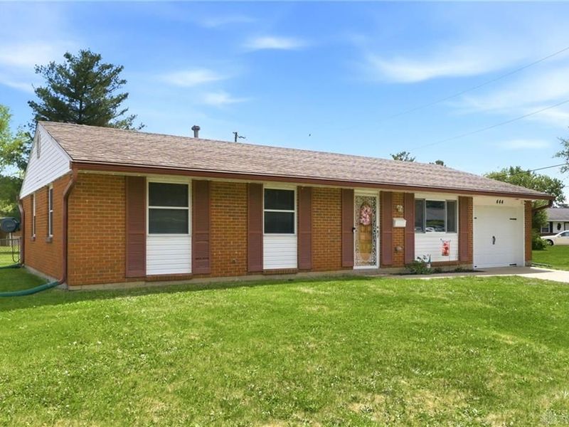 444 Scarborough Court, New Lebanon, OH 45345 Photo 2