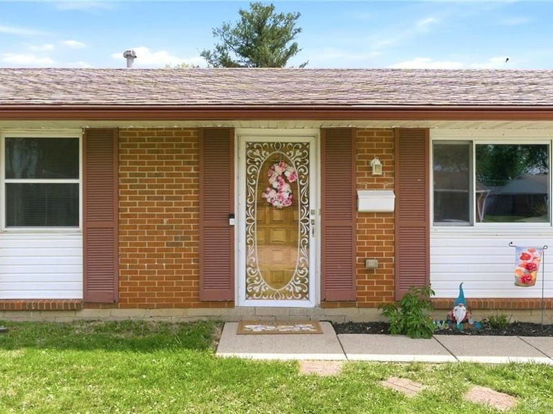 444 Scarborough Court, New Lebanon, OH 45345 Photo 3