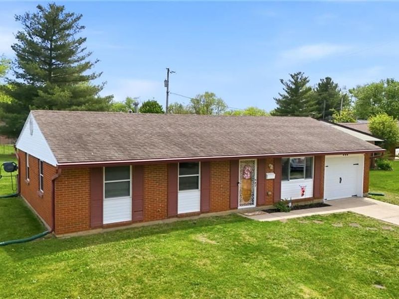 444 Scarborough Court, New Lebanon, OH 45345 Photo 4