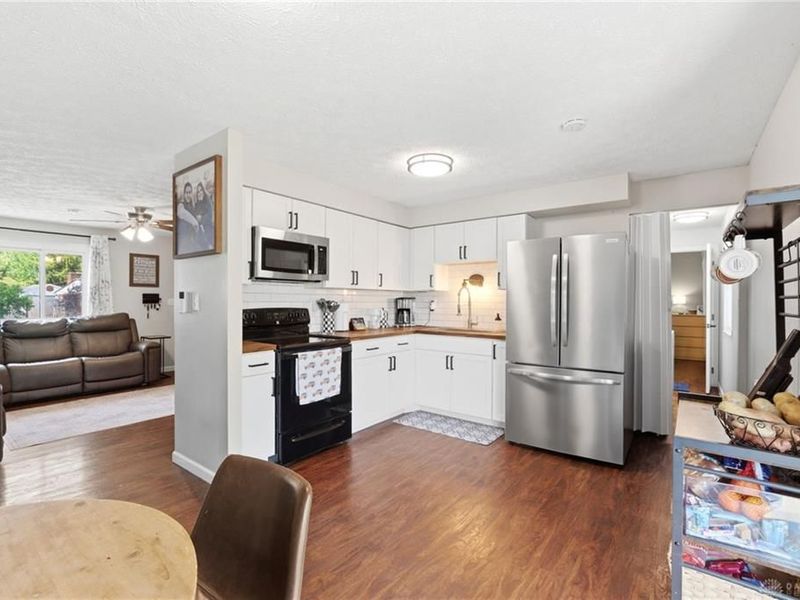 444 Scarborough Court, New Lebanon, OH 45345 Photo 9