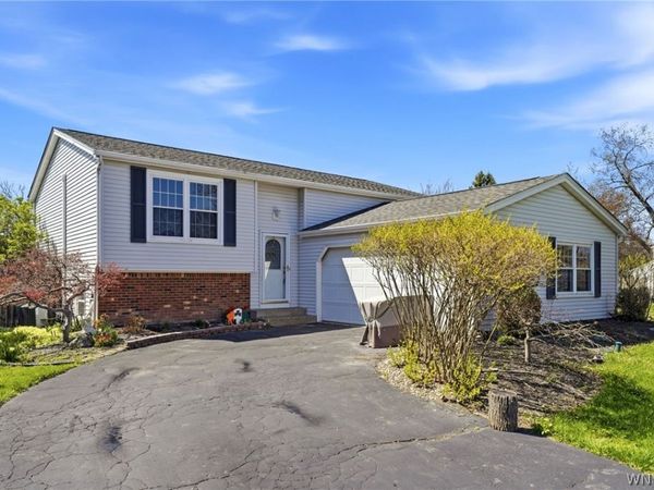 4528 Roundtree Road , Hamburg, NY 14075