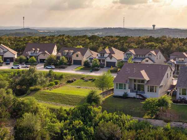 595 Dayridge DR, Dripping Springs, TX 78620