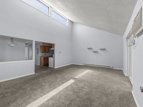 535 W Lies Road , Unit 6, Carol Stream, IL 60188