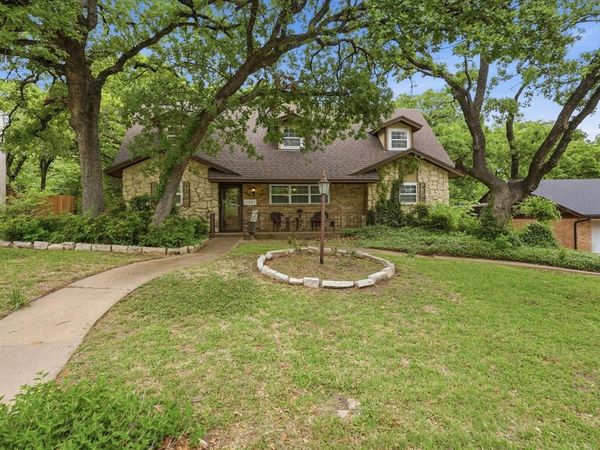 2801 Oak Cliff Lane , Arlington, TX 76012