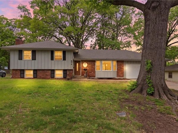 6316 Hedges Avenue, Raytown, MO 64133