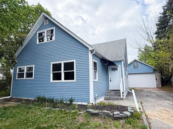 16 1st Street , Glenwood Landing, NY 11547