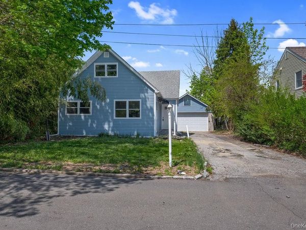 16 1st Street , Glenwood Landing, NY 11547