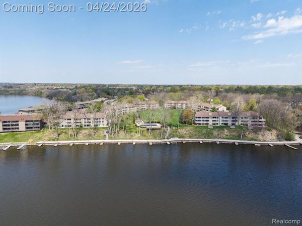 1680 Cliffs Landing, Ypsilanti Twp, MI 48198