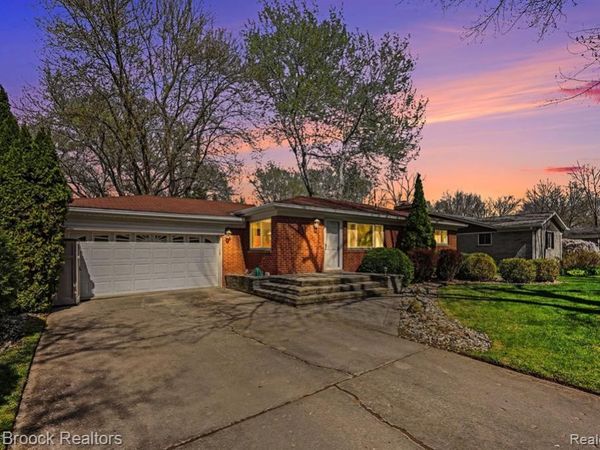 33711 Schneider Road , Chesterfield Twp, MI 48047