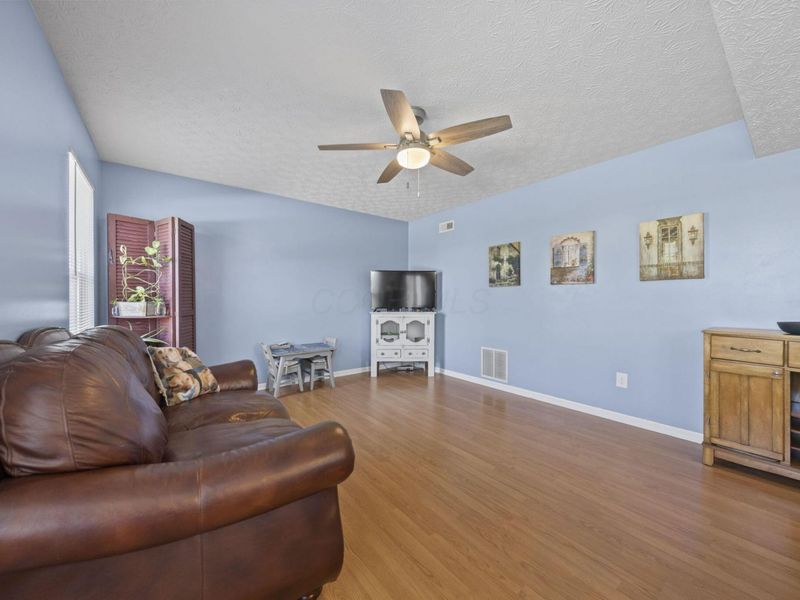 3943 Sugarbark Drive, Canal Winchester, OH 43110 Photo 12