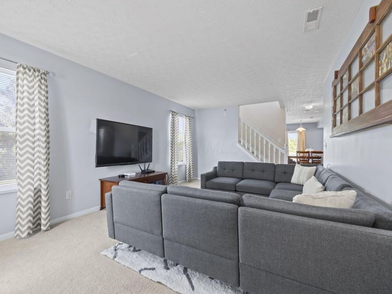 3943 Sugarbark Drive, Canal Winchester, OH 43110 Photo 5