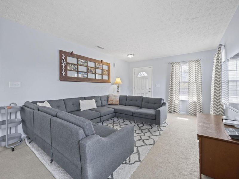 3943 Sugarbark Drive, Canal Winchester, OH 43110 Photo 7