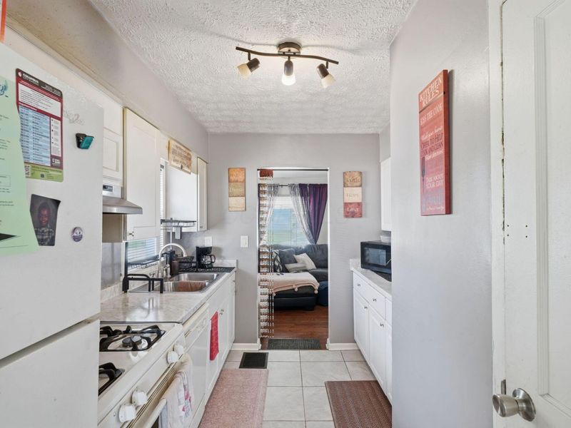 1927 Jermain Drive, Columbus, OH 43219 Photo 11