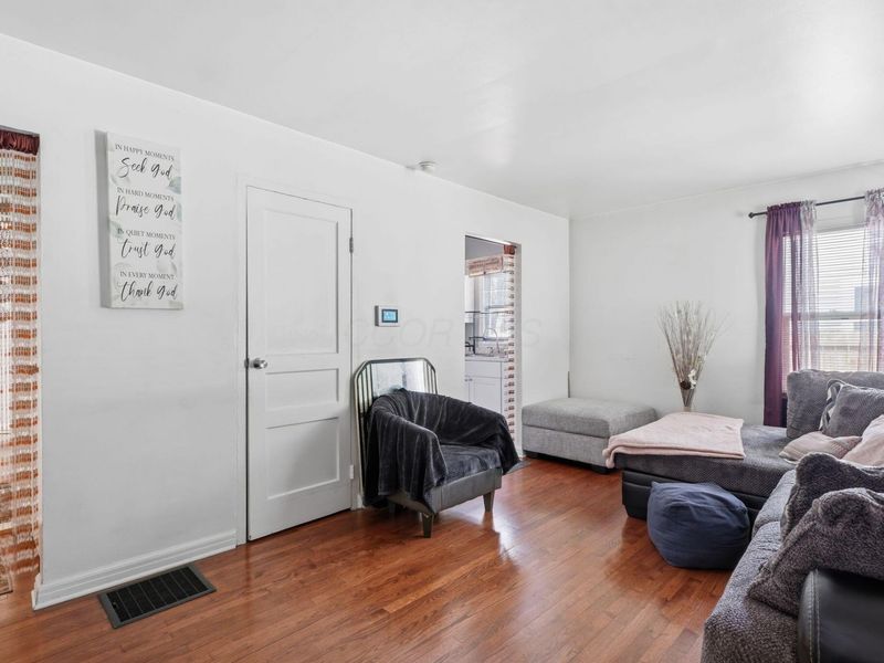 1927 Jermain Drive, Columbus, OH 43219 Photo 7