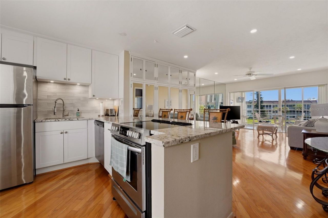 4400 Exeter Drive , Unit 305, Longboat Key, FL 34228 Photo