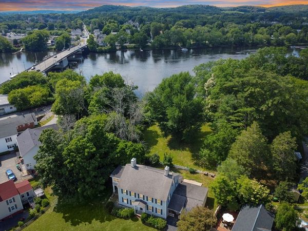285 Main Street, Groveland, MA 01834