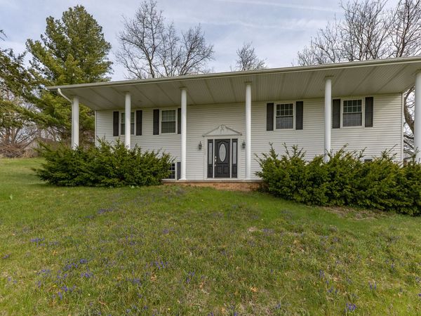 25 Oak Grove Road , Geneseo, IL 61254