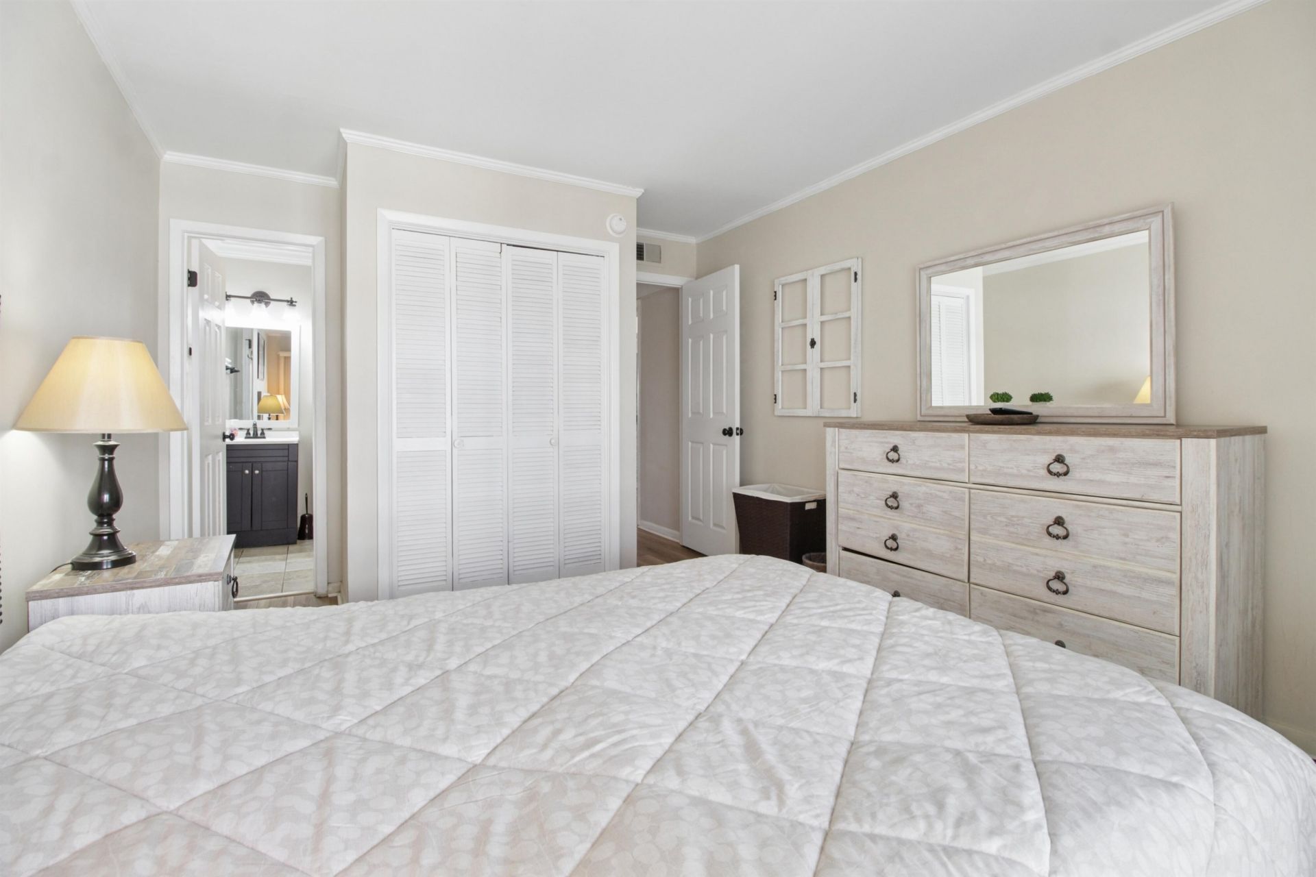 9570 Shore Dr.  Photo 10