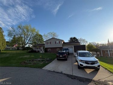 503 Meadowridge Avenue NW, Canton, OH 44708