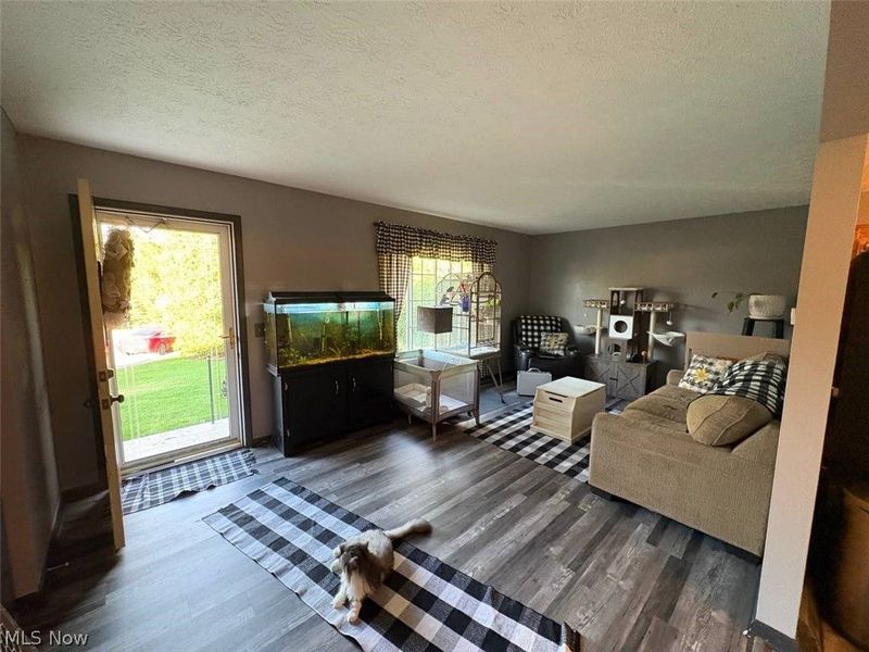 503 Meadowridge Avenue NW, Canton, OH 44708 Photo 3