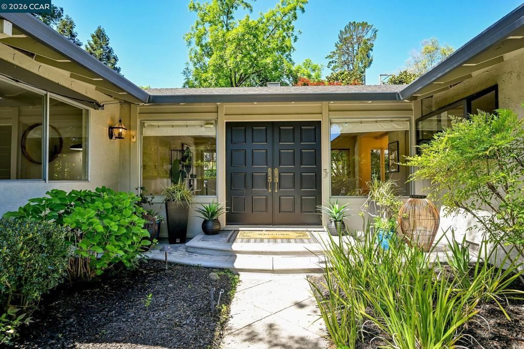 4 Burnt Oak Cir, Lafayette, CA 94549 Main Photo