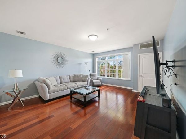 104 E Elizabeth Ave, Linden, NJ 07036