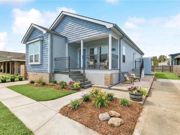 920 COUGAR Drive , Arabi, LA 70032